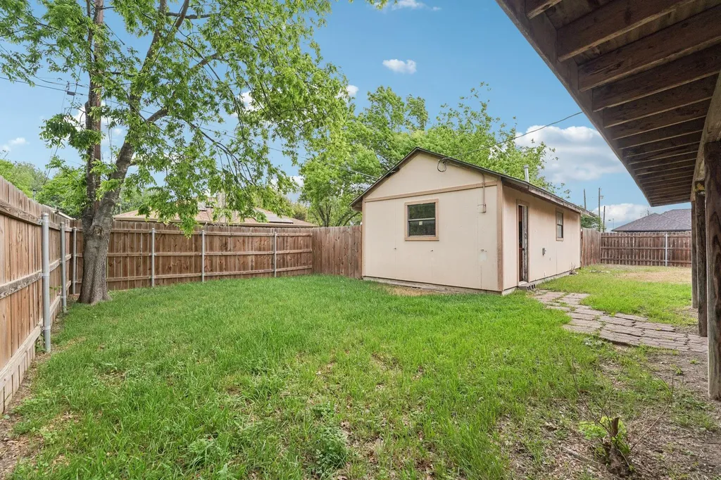 1800 Cedarlawn Street Taylor TX 76574