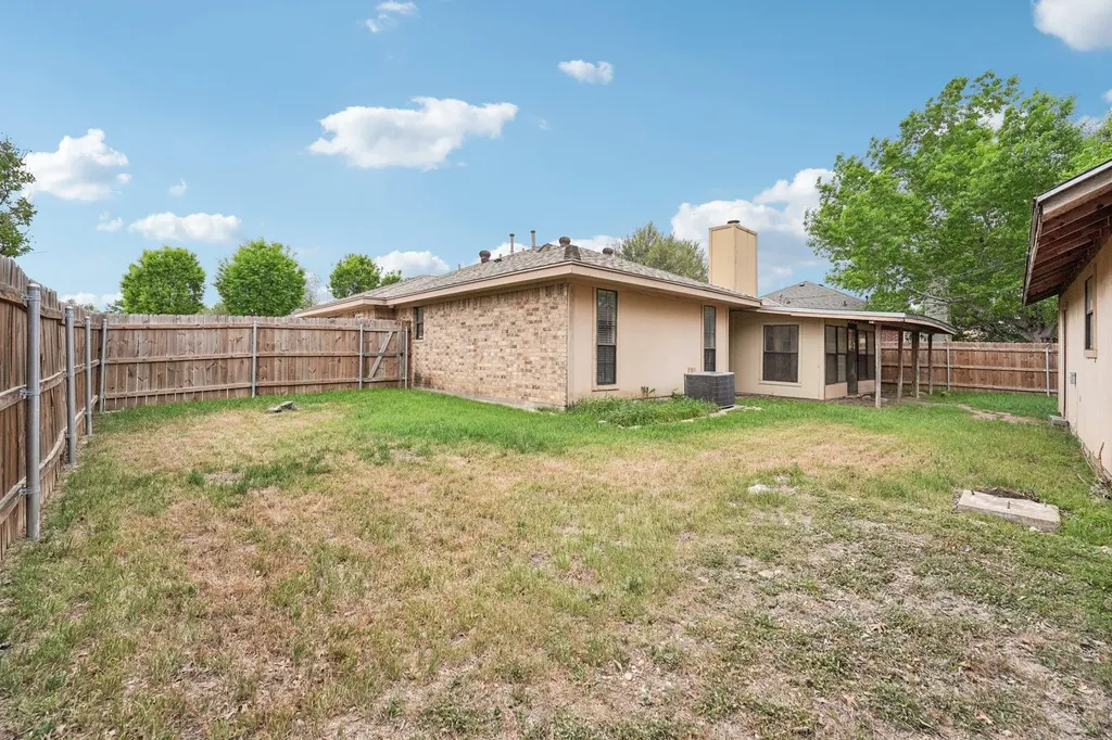 1800 Cedarlawn Street Taylor TX 76574