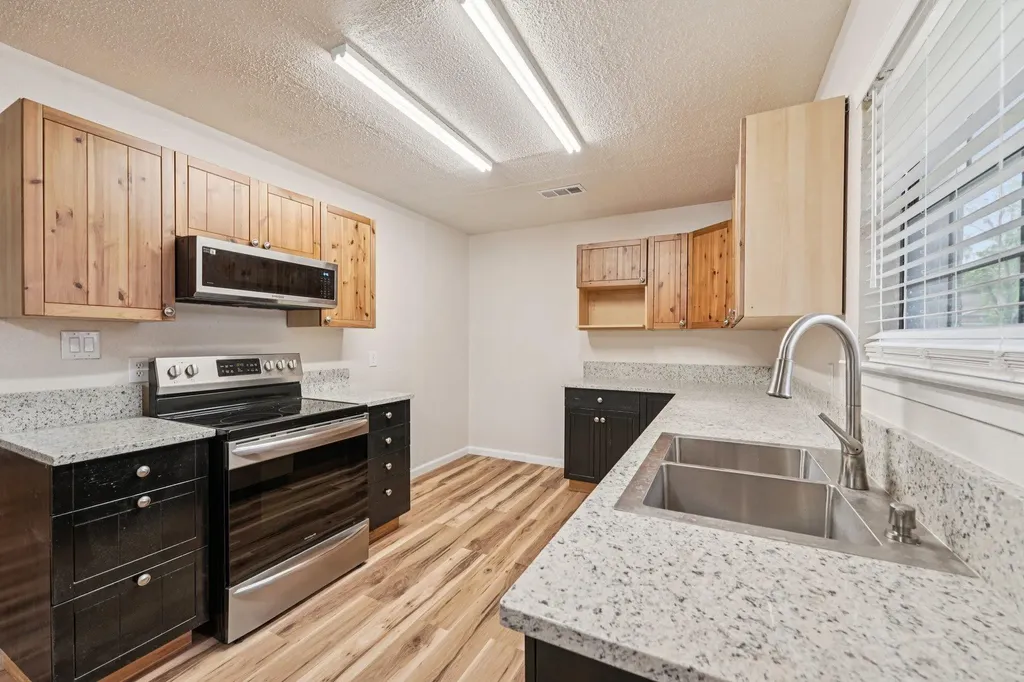 1800 Cedarlawn Street Taylor TX 76574