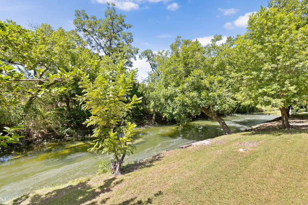5775 County Road 200 Liberty Hill TX 78642