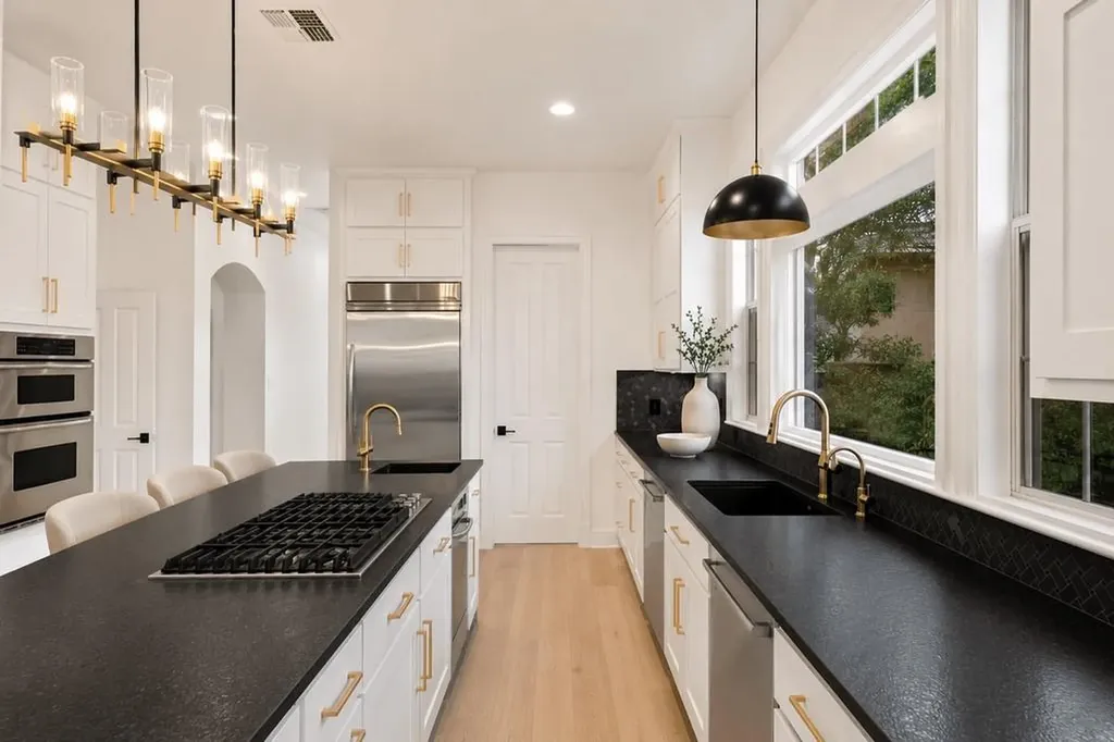 4605 Wild Cow Cove Spicewood TX 78669