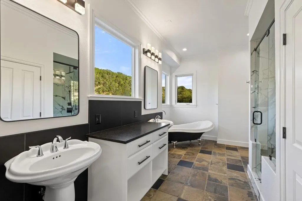 4605 Wild Cow Cove Spicewood TX 78669