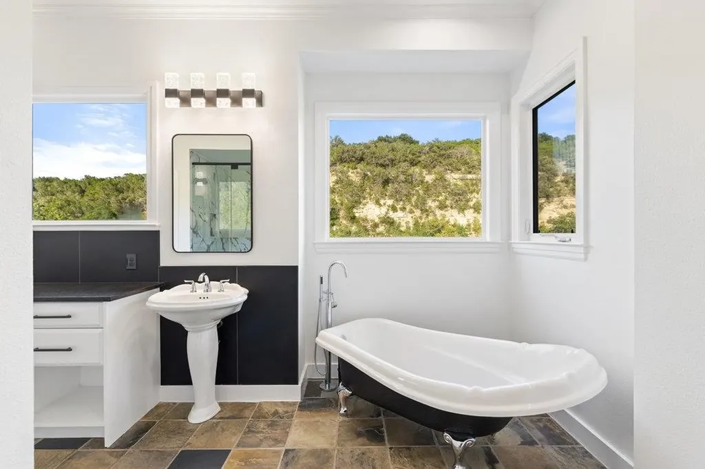 4605 Wild Cow Cove Spicewood TX 78669
