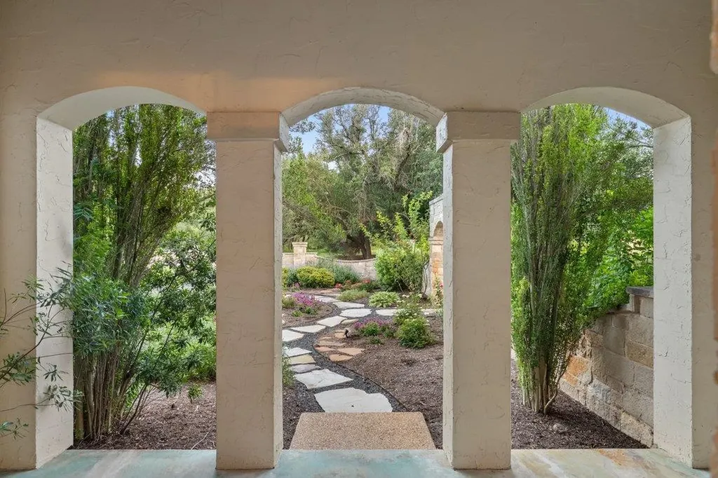 4605 Wild Cow Cove Spicewood TX 78669