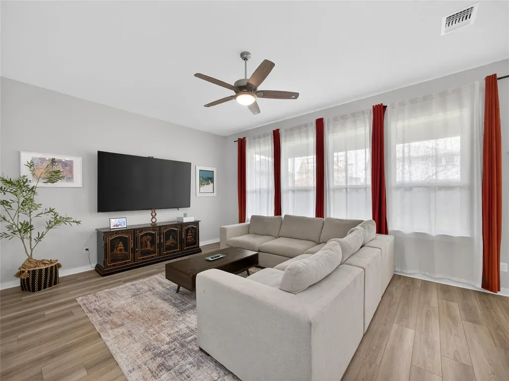 321 Lariat Loop Liberty Hill TX 78642