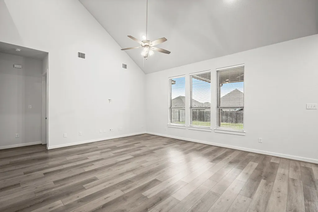 841 Spinnaker Loop Kyle TX 78640