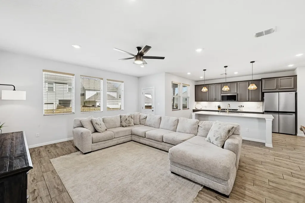 2033 Winston Way Leander TX 78641