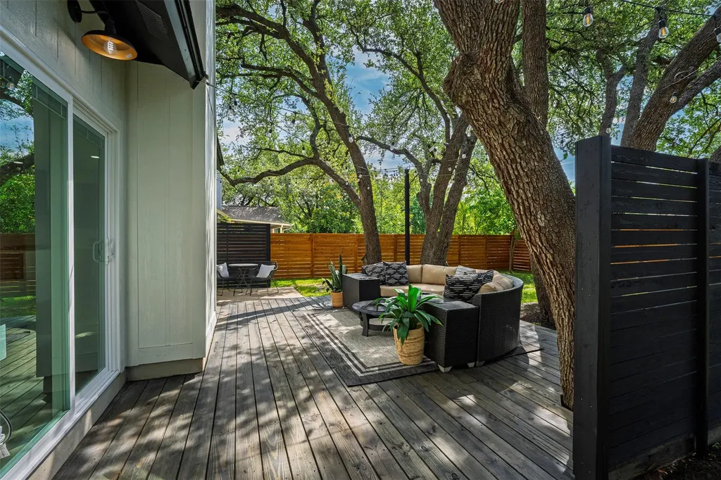 9111 Hazelhurst Drive Austin TX 78729