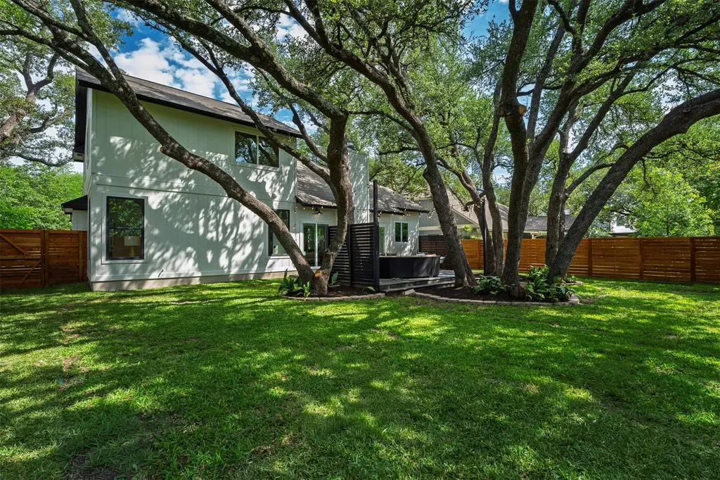 9111 Hazelhurst Drive Austin TX 78729