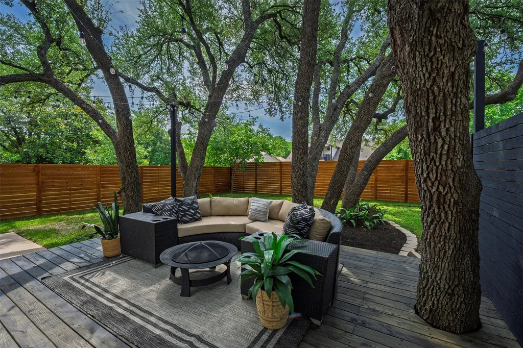 9111 Hazelhurst Drive Austin TX 78729