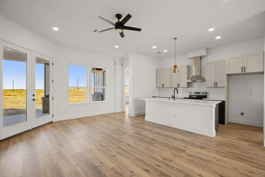 142 Desperado Loop Del Valle TX 78617