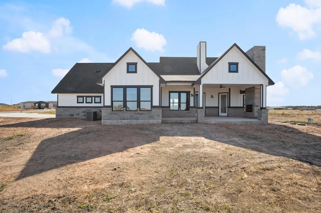 142 Desperado Loop Del Valle TX 78617