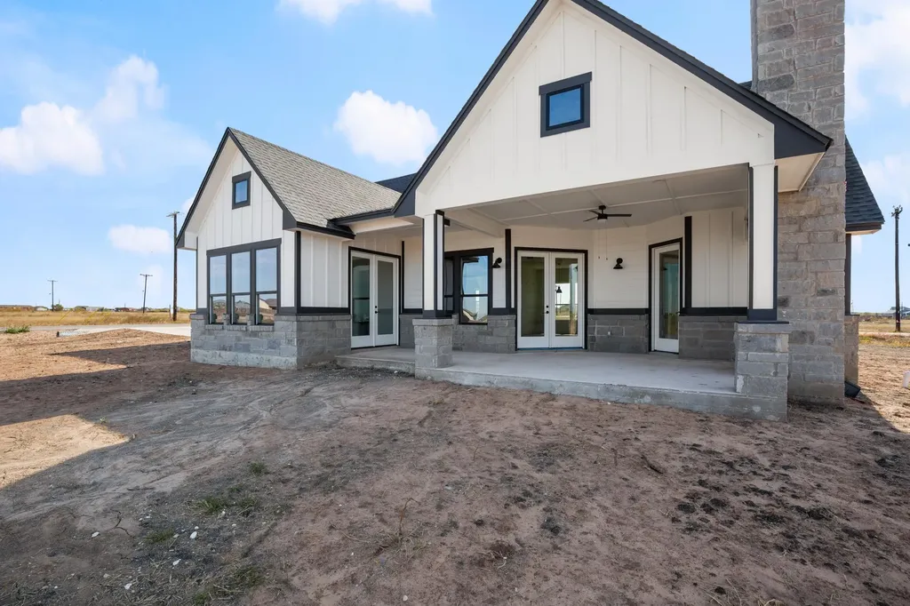 142 Desperado Loop Del Valle TX 78617