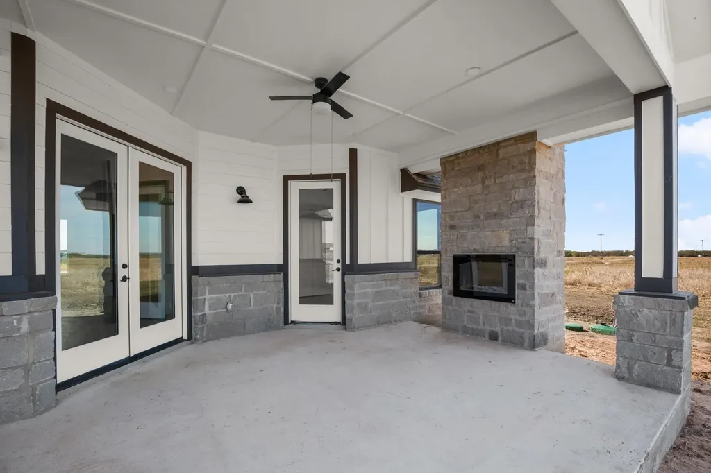 142 Desperado Loop Del Valle TX 78617