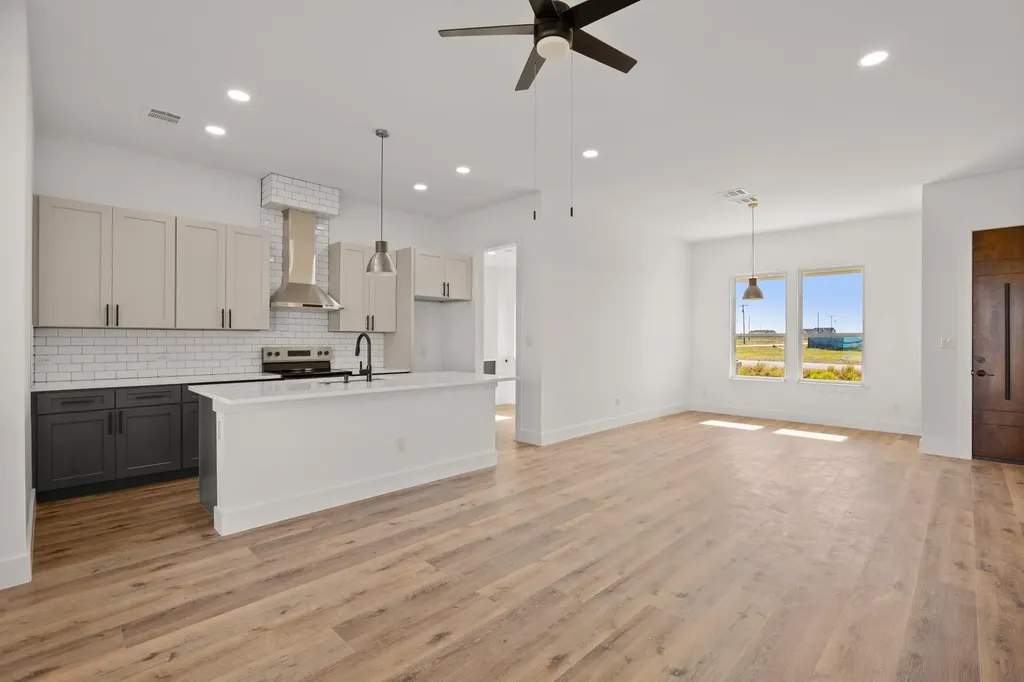 142 Desperado Loop Del Valle TX 78617