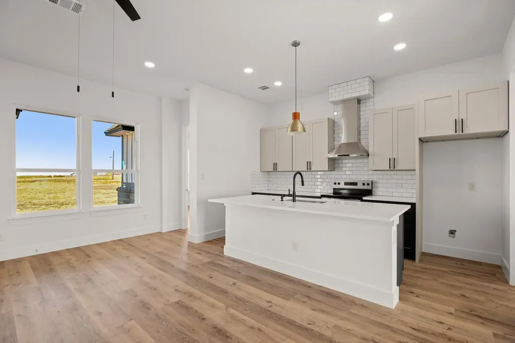 142 Desperado Loop Del Valle TX 78617