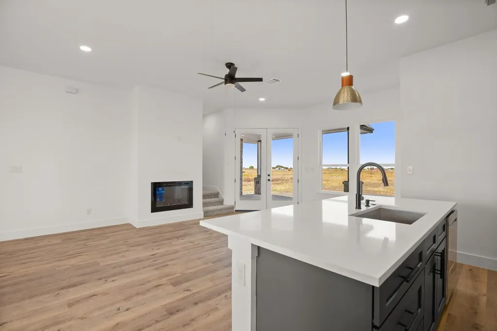 142 Desperado Loop Del Valle TX 78617