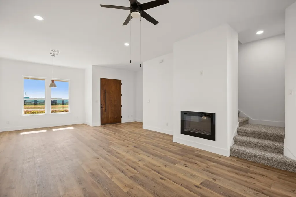 142 Desperado Loop Del Valle TX 78617