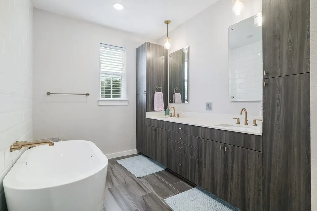 2624 Metcalfe Road Austin TX 78741