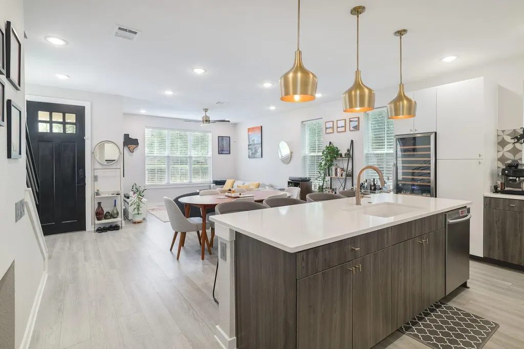 2624 Metcalfe Road Austin TX 78741