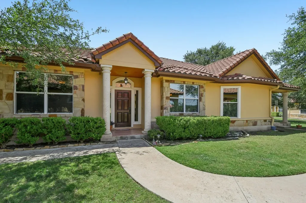 2004 American Drive Lago Vista TX 78645