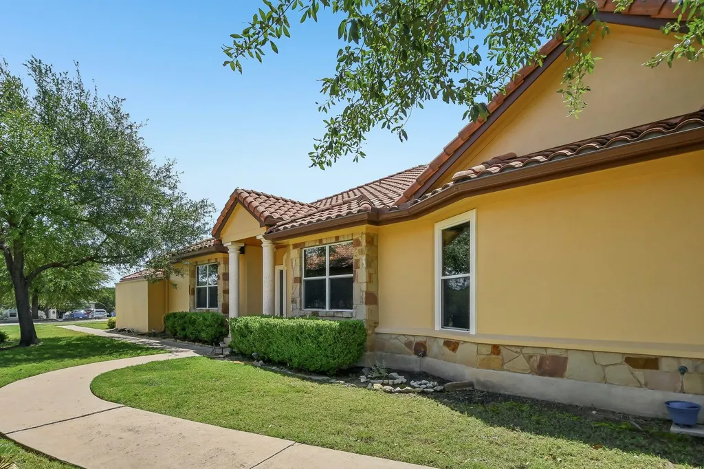 2004 American Drive Lago Vista TX 78645