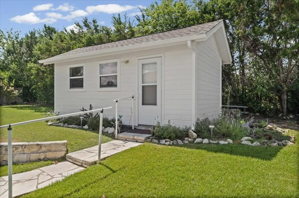 1601 E Johnson Street Burnet TX 78611