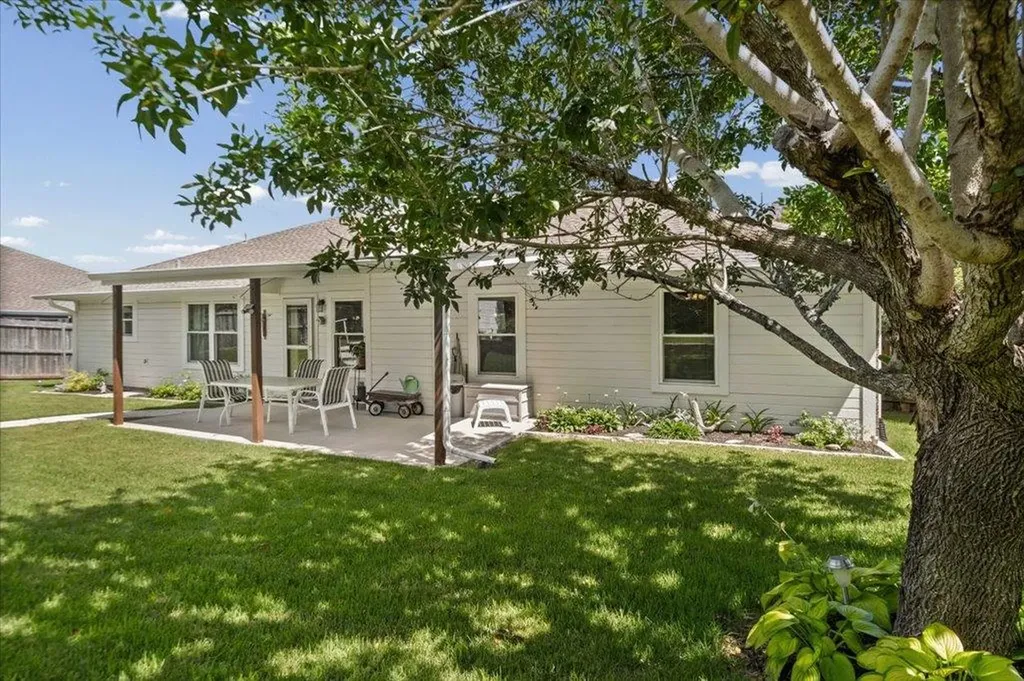 1601 E Johnson Street Burnet TX 78611