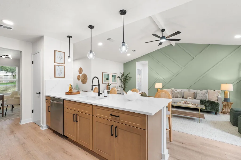 6807 Luckenbach Lane Austin TX 78729
