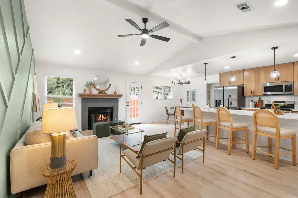 6807 Luckenbach Lane Austin TX 78729