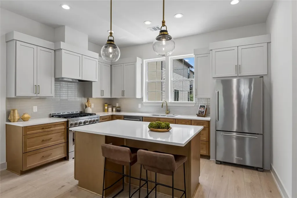 2209 Woodland Avenue Austin TX 78741