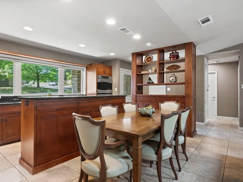 910 River Oaks Drive Austin TX 78753