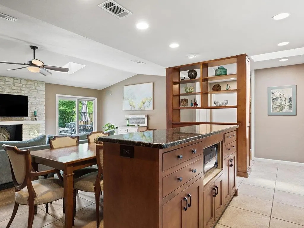 910 River Oaks Drive Austin TX 78753