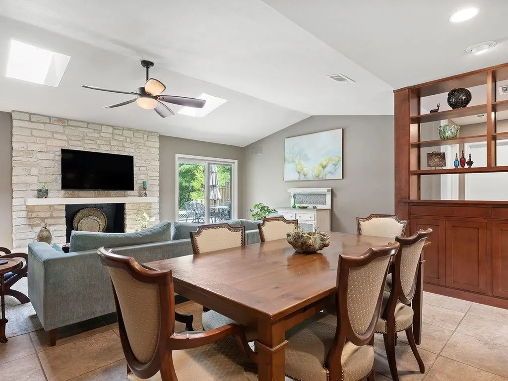 910 River Oaks Drive Austin TX 78753