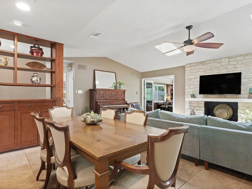 910 River Oaks Drive Austin TX 78753