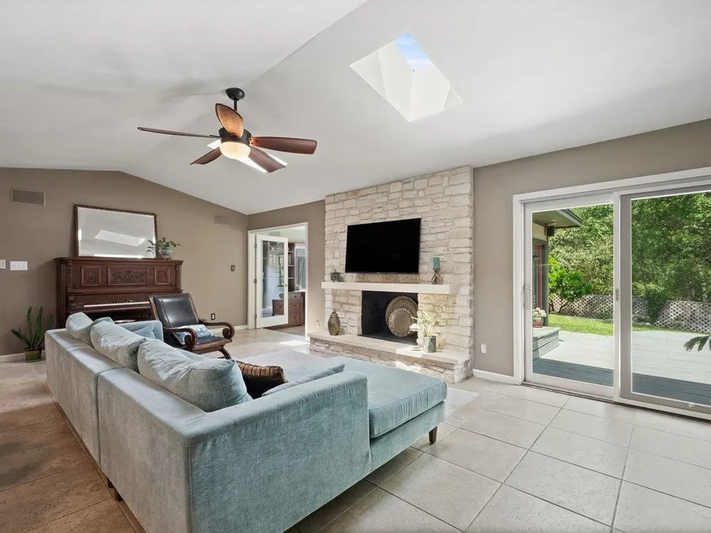 910 River Oaks Drive Austin TX 78753