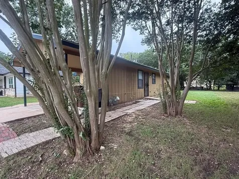 703 San Saba Street Lockhart TX 78644