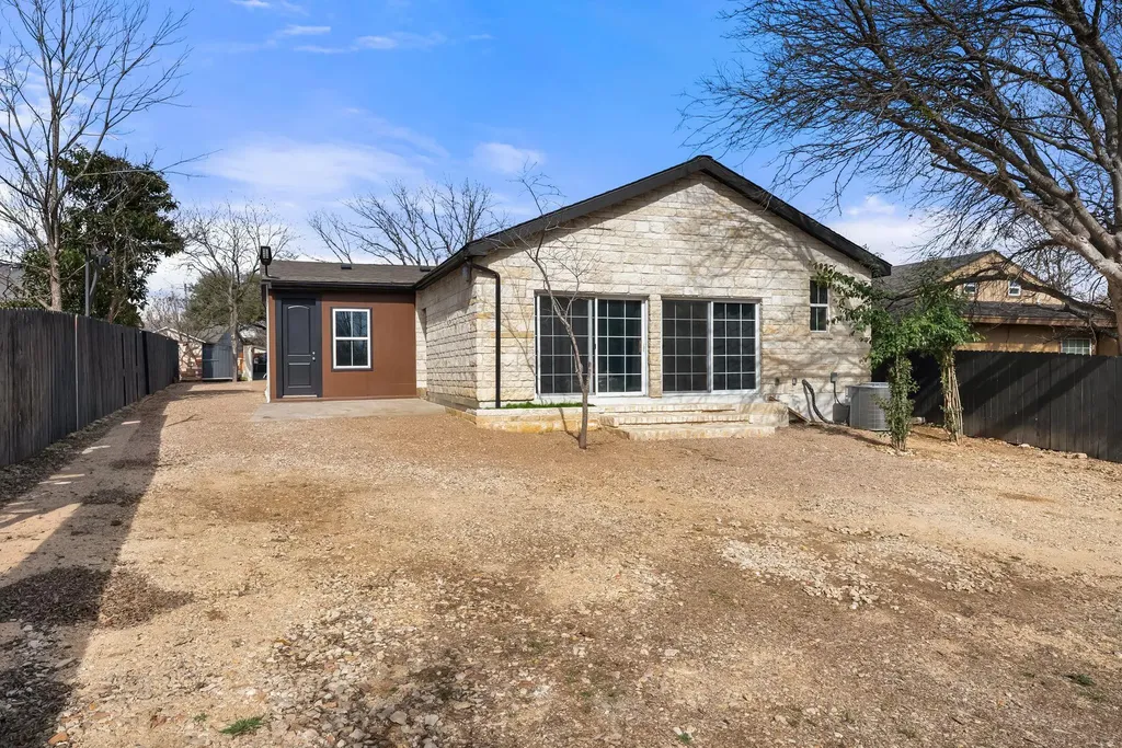 2201 Teri Road Austin TX 78744
