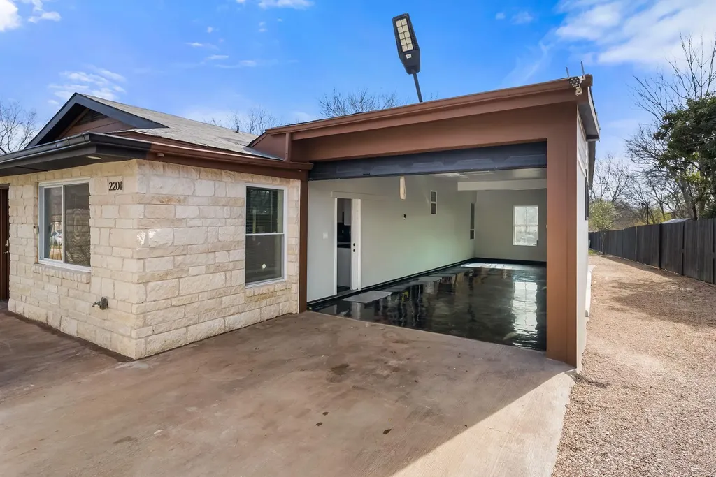 2201 Teri Road Austin TX 78744
