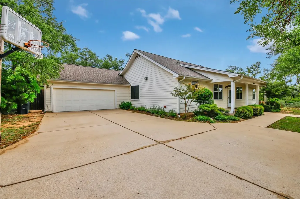 3016 Tradewind Drive Spicewood TX 78669