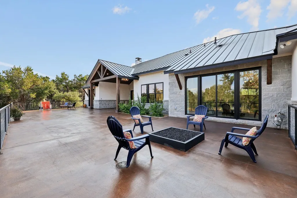 260 Corte Del Cedro Drive Dripping Springs TX 78620