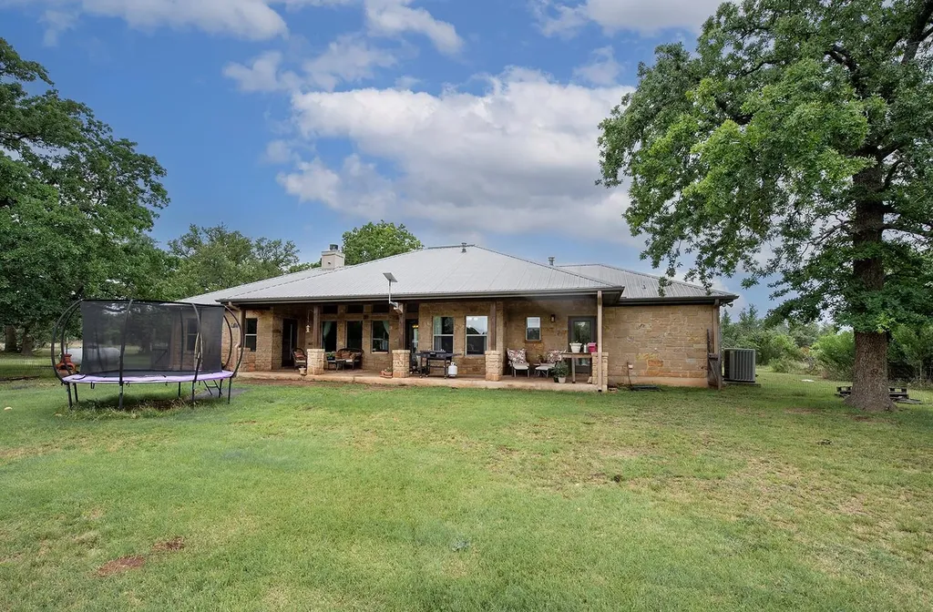 7075 Rr 1869 Liberty Hill TX 78642
