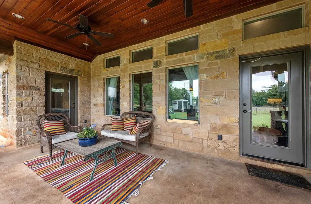 7075 Rr 1869 Liberty Hill TX 78642