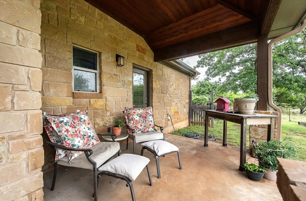 7075 Rr 1869 Liberty Hill TX 78642