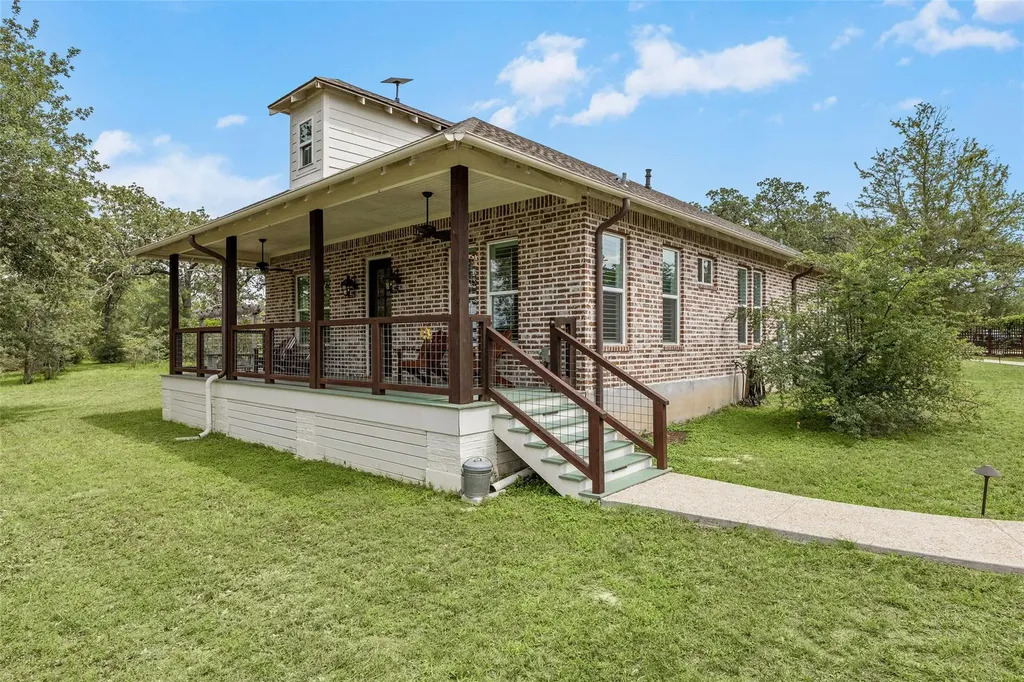 901 Spanish Oaks Blvd Boulevard Lockhart TX 78644