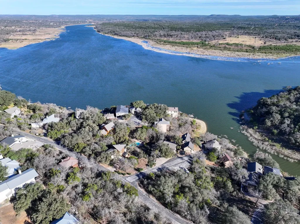 102 Coventry Coventry Road Spicewood TX 78669