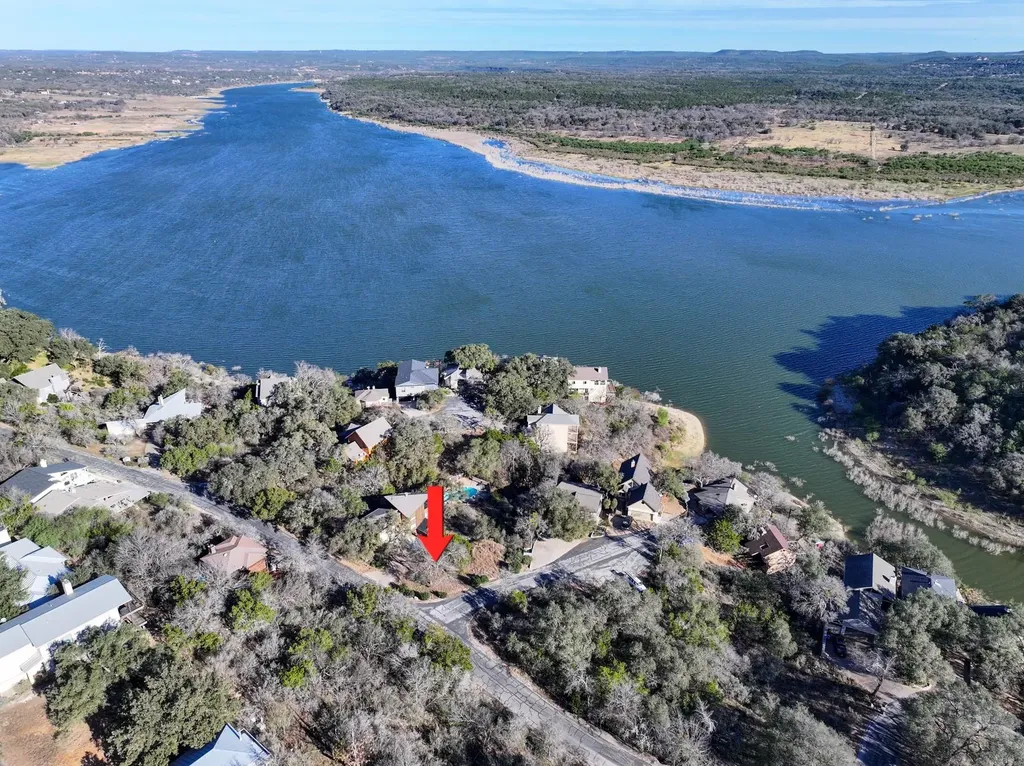 102 Coventry Coventry Road Spicewood TX 78669