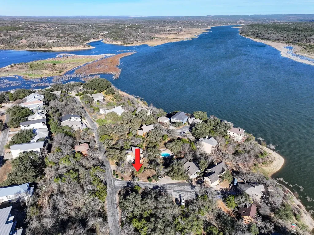 102 Coventry Coventry Road Spicewood TX 78669