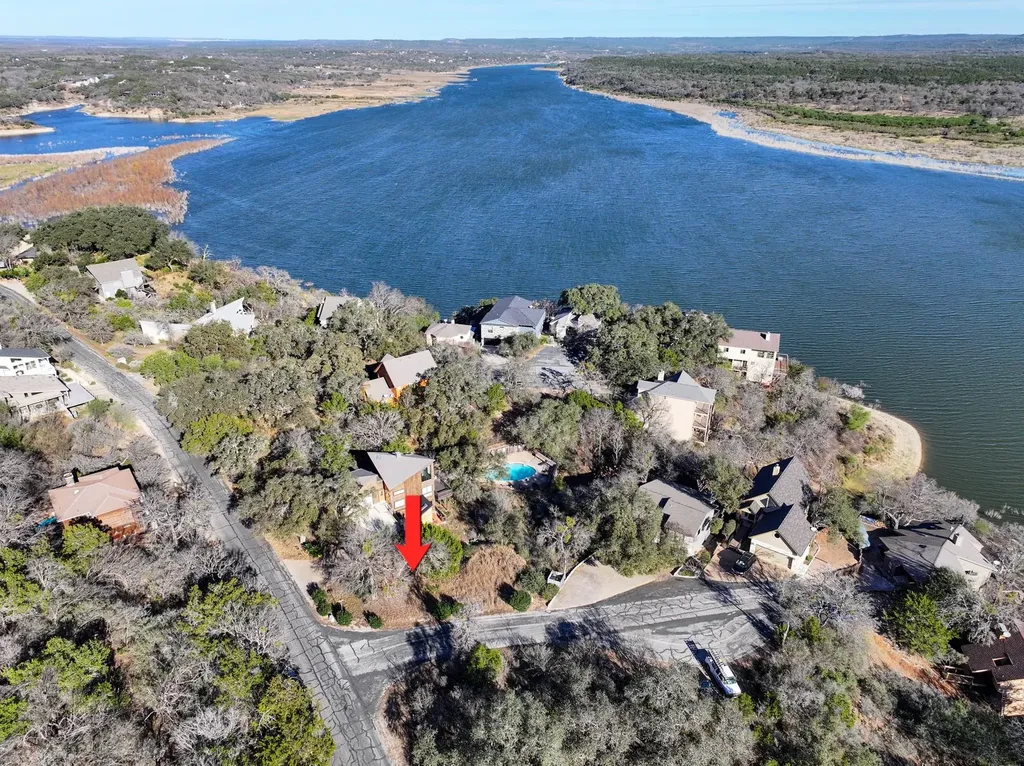 102 Coventry Coventry Road Spicewood TX 78669