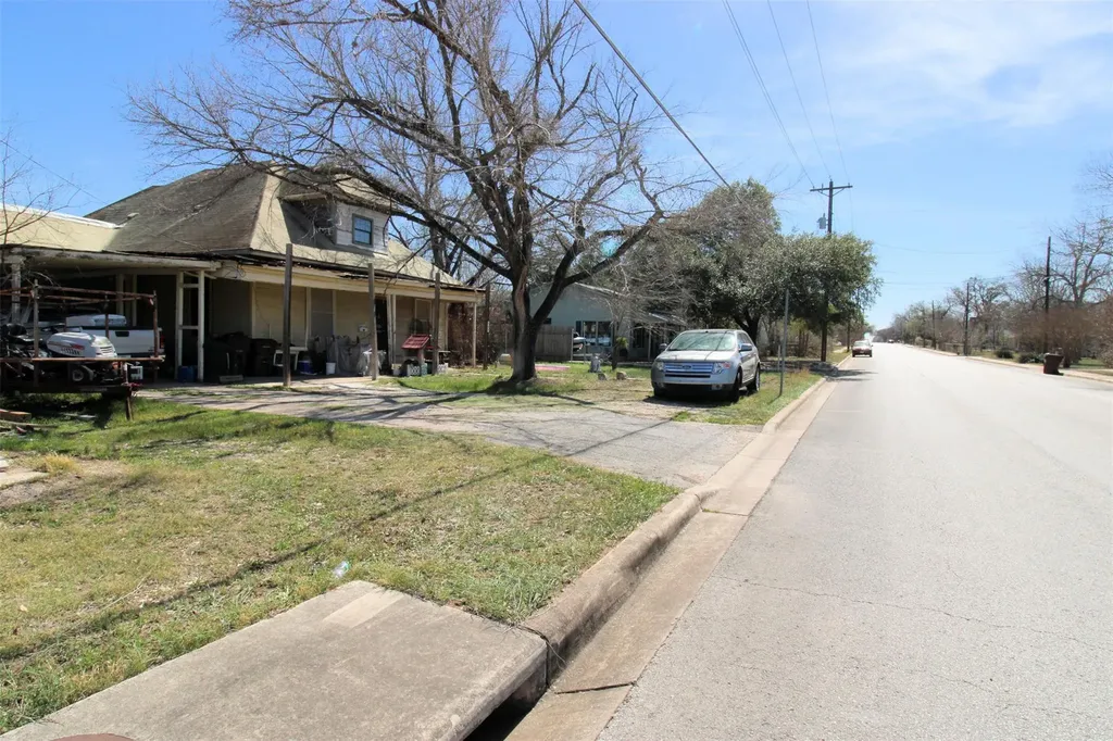 402 Trinity Street Lockhart TX 78644